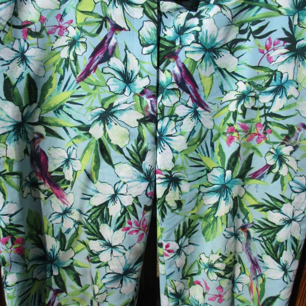 Chicos Women's Cropped Pants Floral Print Straight Leg Chicos Size 0.5, Small - Picture 3 of 10